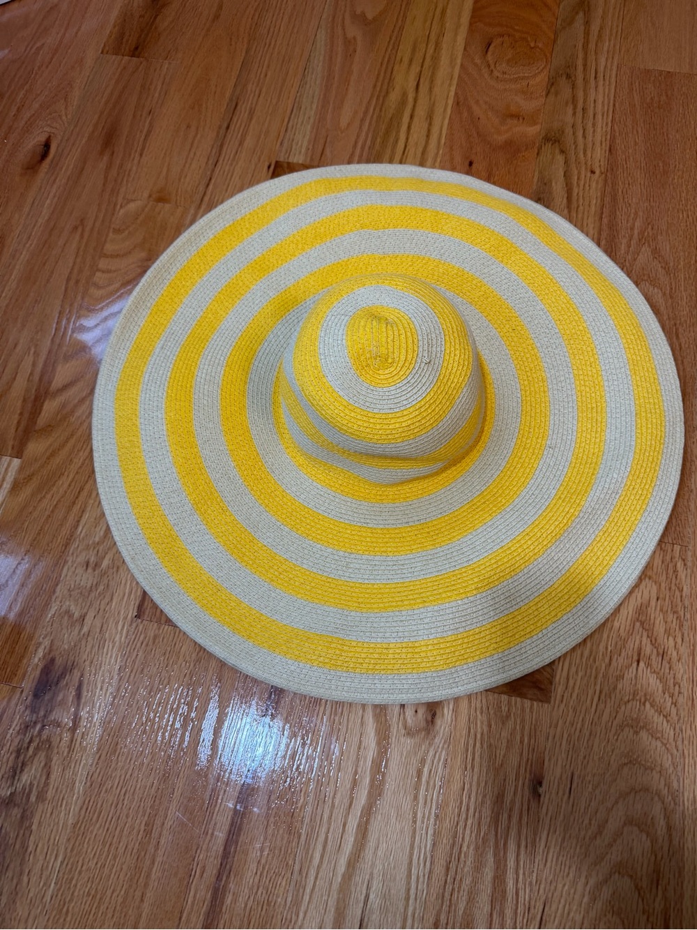 BCBGMaxAzria Yellow & Cream Striped Straw Hat - Medium